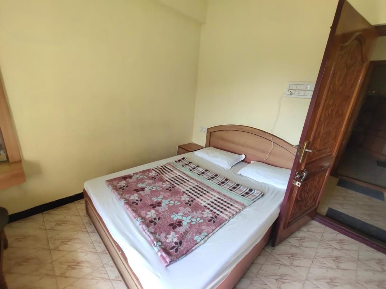 Hotel Ruchi Йеркауд Екстериор снимка