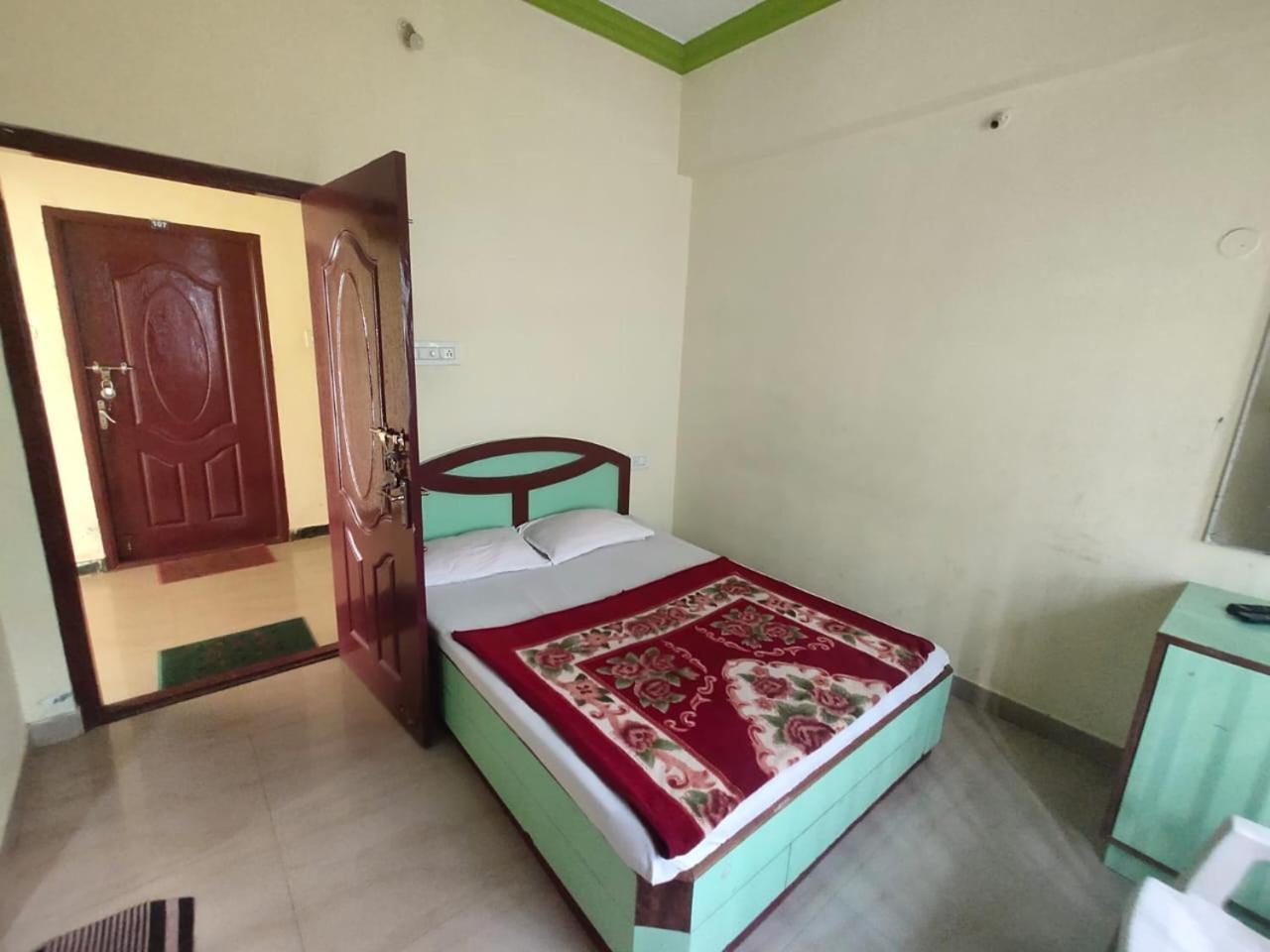 Hotel Ruchi Йеркауд Екстериор снимка